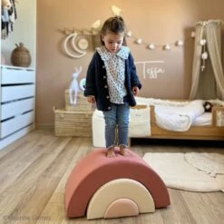 Arc-en-ciel Empilable MILO En Coton Bio Bois De Rose -Magasin Général Pour Enfants arc en ciel 3 coloris bois de rose milk nude rainbow 3 colors rosewood milk nude charlie crane OE