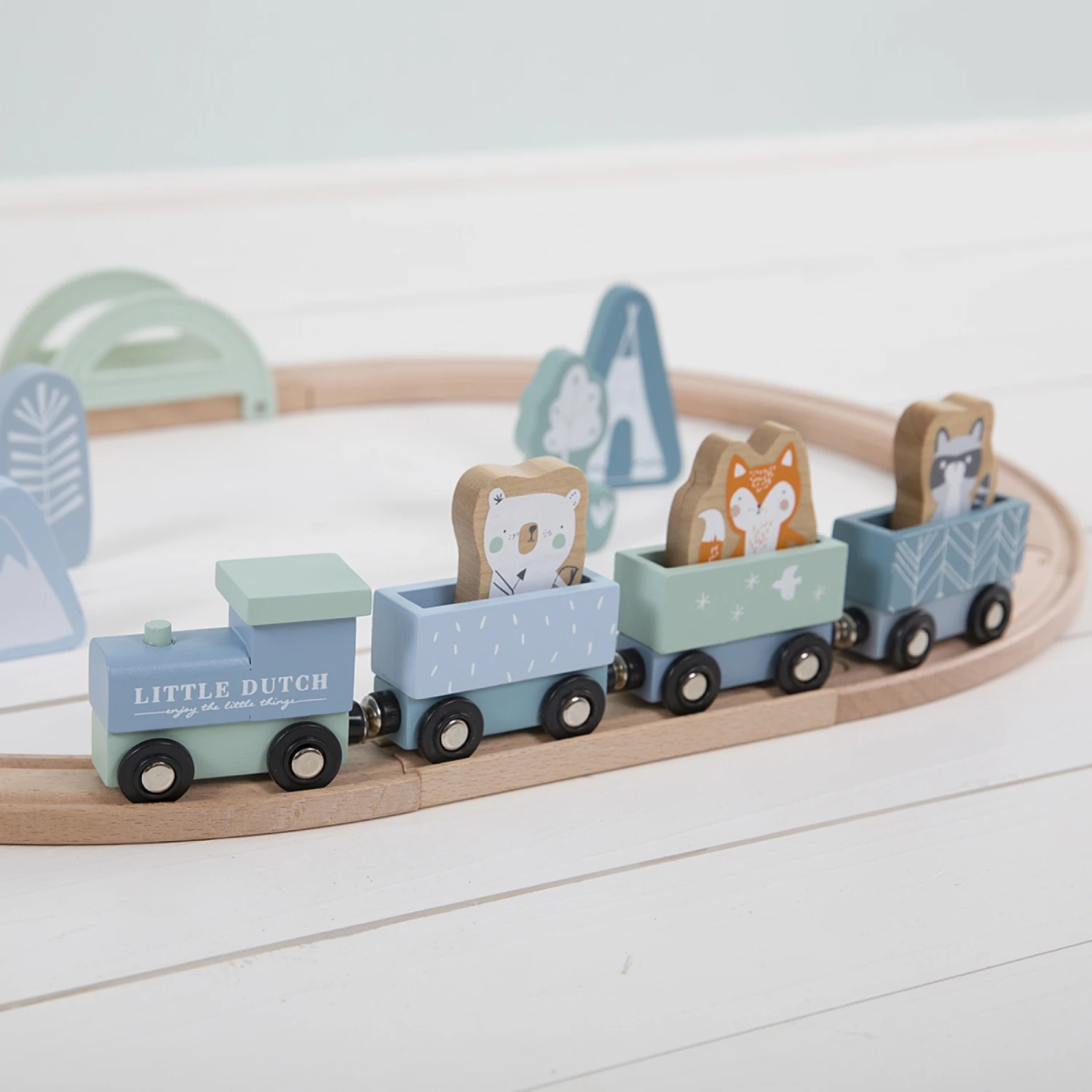 Little Dutch Circuit Train En Bois Adventure Blue 4 Little Dutch Circuit Train En Bois Adventure Blue – Image 2