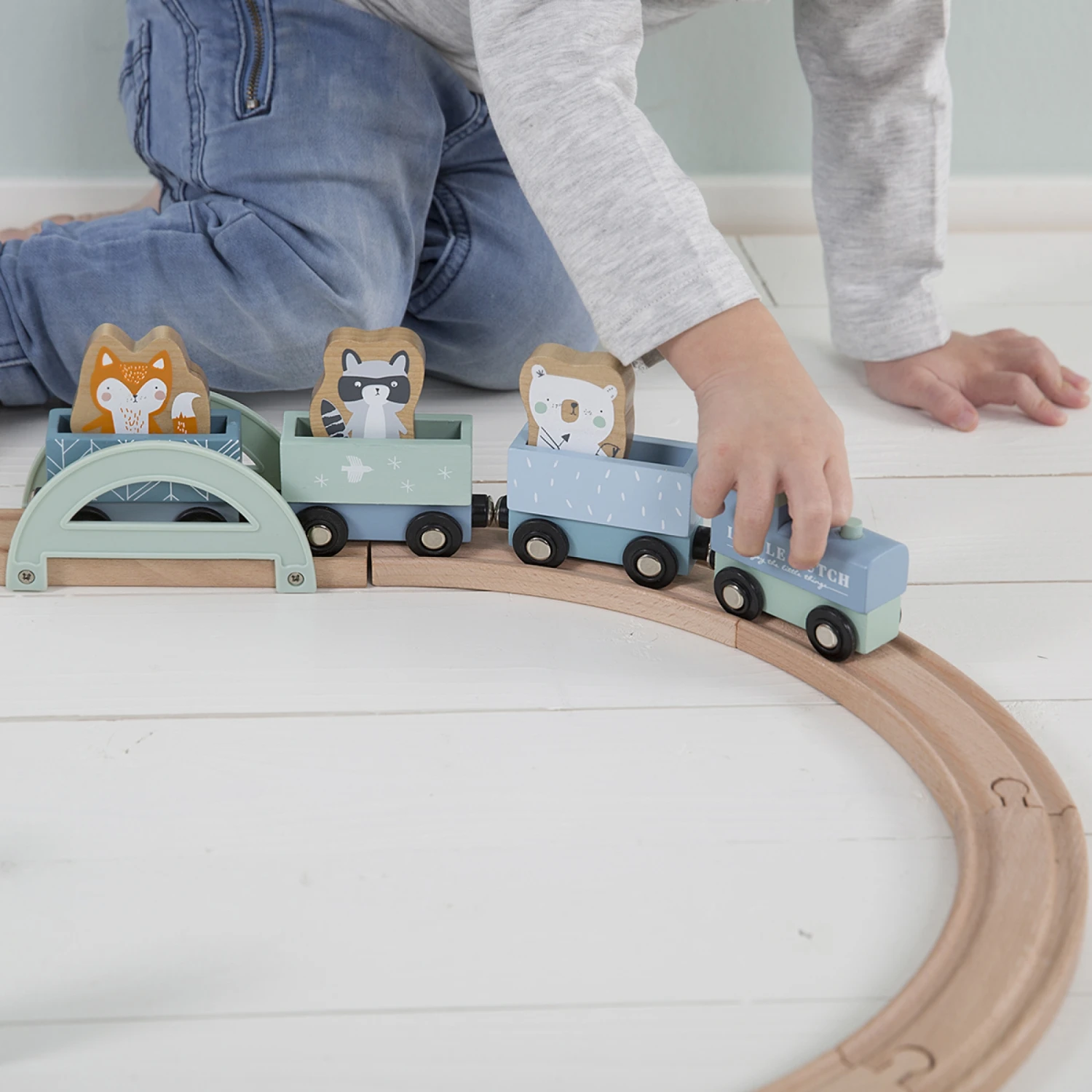 Little Dutch Circuit Train En Bois Adventure Blue 5 Little Dutch Circuit Train En Bois Adventure Blue – Image 3