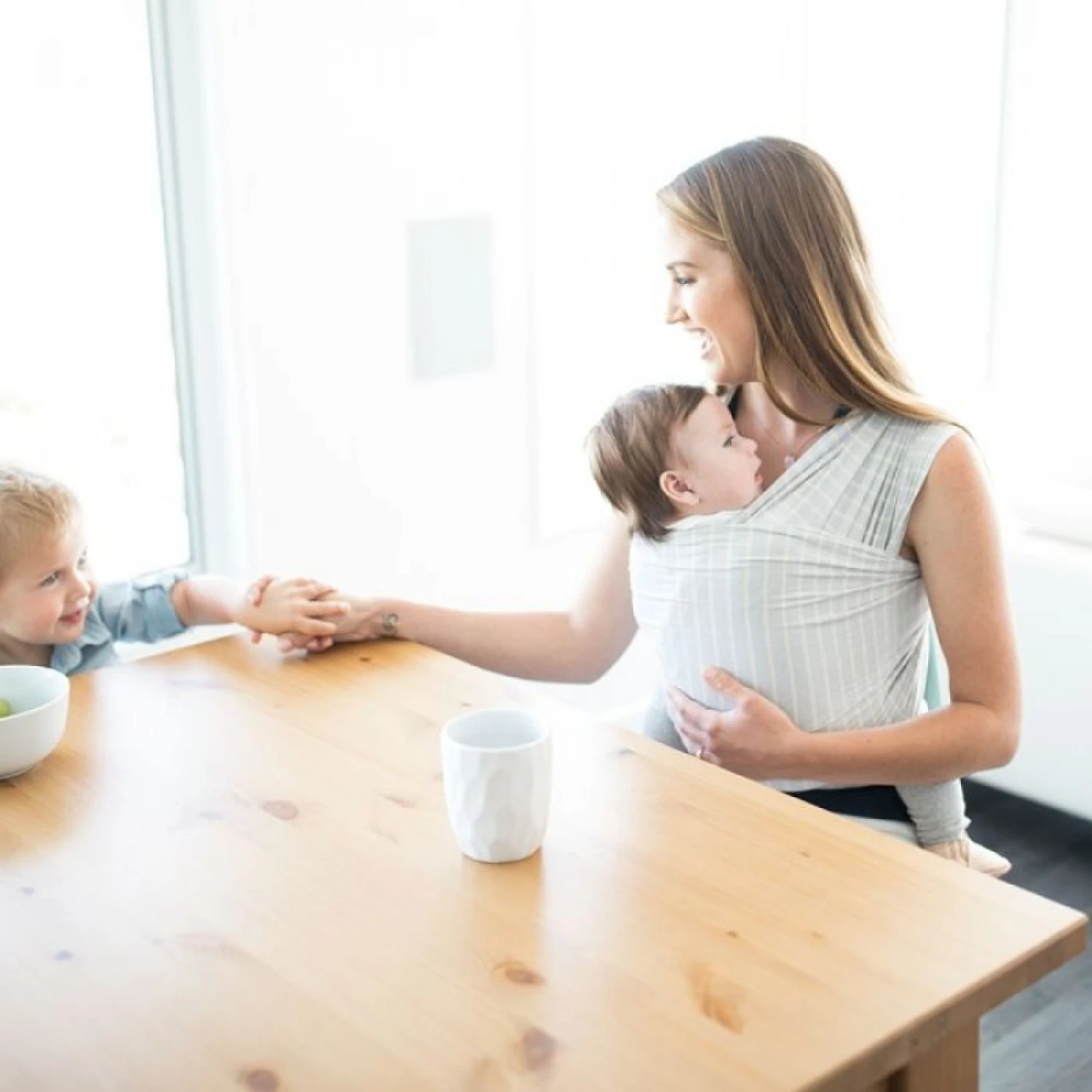 Ergobaby Écharpe De Portage Aura - Gris Rayé 5 Ergobaby Écharpe De Portage Aura - Gris Rayé – Image 3