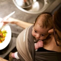 Écharpe De Portage L'originale Anthracite Poche Olive 23 Écharpe De Portage L'originale Anthracite Poche Olive -Magasin Général Pour Enfants echarpe loriginale jpmbb anthracite poche olive love radius OK