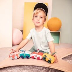 Lilliputiens Voiture à Friction Joe 13 Lilliputiens Voiture à Friction Joe -Magasin Général Pour Enfants joe voiture a friction lilliputiens OE