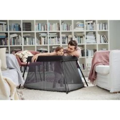 BabyBjörn Lit Parapluie Light Noir -Magasin Général Pour Enfants lit parapluie light noir babybjorn OE