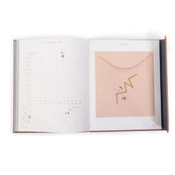 Moulin Roty Livre De Naissance Après La Pluie -Magasin Général Pour Enfants livre de naissance apres la pluie 80 pages moulin roty OE