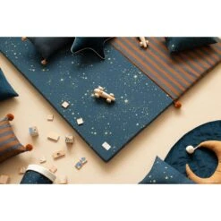 Matelas De Sol Majestic Bio Blue Brown Stripes -Magasin Général Pour Enfants matelas de sol eco majestic nobodinoz 320918 OD