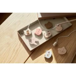 Liewood Jeu De Pêche En Bois Classic Rose Multi Mix 8 Liewood Jeu De Pêche En Bois Classic Rose Multi Mix -Magasin Général Pour Enfants playtime toys wood sebastian fishing game lw144166012 classic rose multi mix one size seasonal 2104 liewood OC