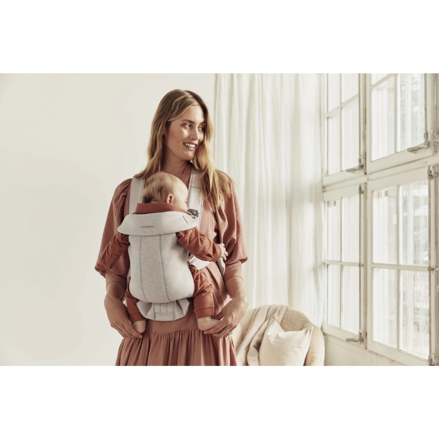 BabyBjörn Porte Bébé Mini Jersey 3D Beige Clair 4 BabyBjörn Porte Bébé Mini Jersey 3D Beige Clair – Image 2
