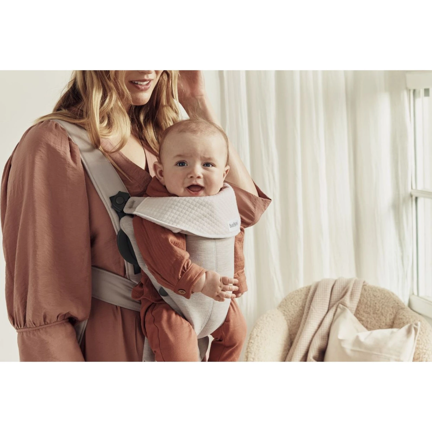 BabyBjörn Porte Bébé Mini Jersey 3D Beige Clair 5 BabyBjörn Porte Bébé Mini Jersey 3D Beige Clair – Image 3