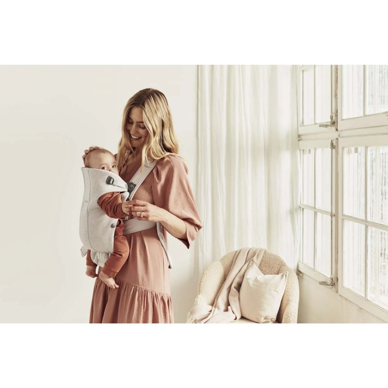 BabyBjörn Porte Bébé Mini Jersey 3D Beige Clair 11 BabyBjörn Porte Bébé Mini Jersey 3D Beige Clair – Image 9