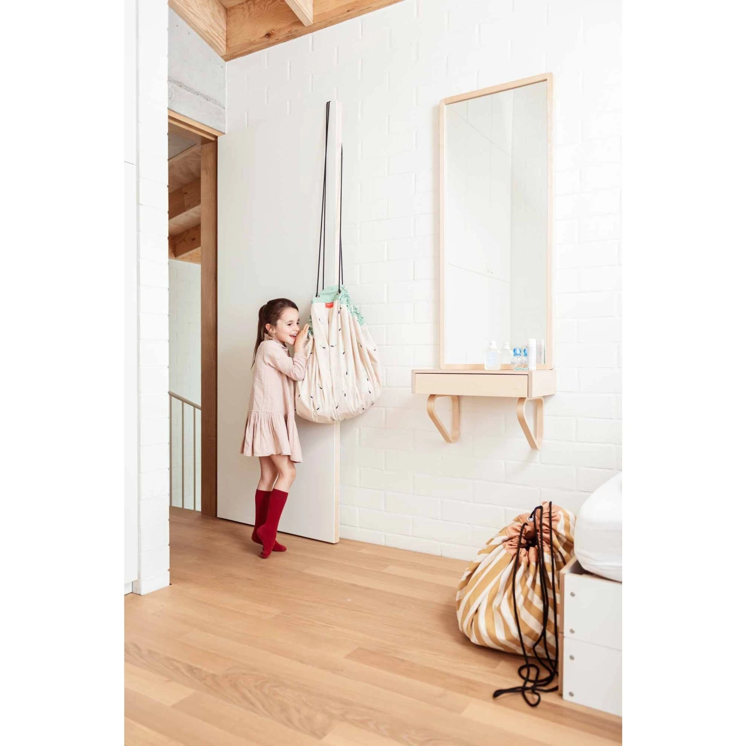 Play&Go Grand Sac à Jouets / Tapis De Jeu 2 En 1 Stripes Mustard 9 Play&Go Grand Sac à Jouets / Tapis De Jeu 2 En 1 Stripes Mustard – Image 7