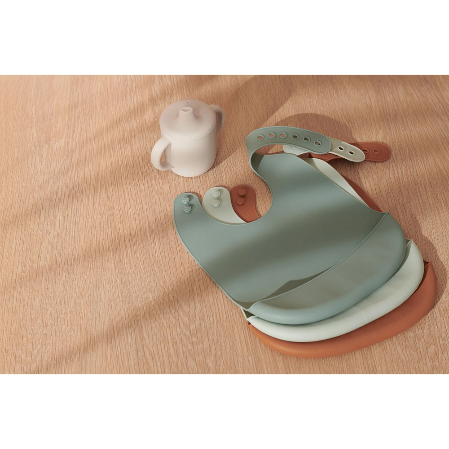 Liewood Tasse D'apprentissage 150ml Neil Dino Peppermint 7 Liewood Tasse D'apprentissage 150ml Neil Dino Peppermint – Image 5