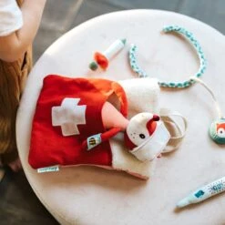 Lilliputiens Trousse Petit Docteur Alice -Magasin Général Pour Enfants trousse petit docteur lilliputiens OK